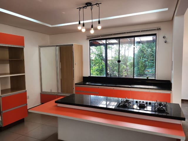 Casa com 2000m² 3 quartos e 5 banheiros, à venda, no bairro Estância Cabral em Cambé
