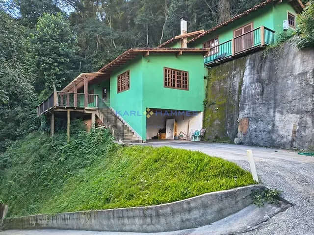 Casa 3 quartos e 3 banheiros, à venda, no bairro Bonsucesso em Petrópolis