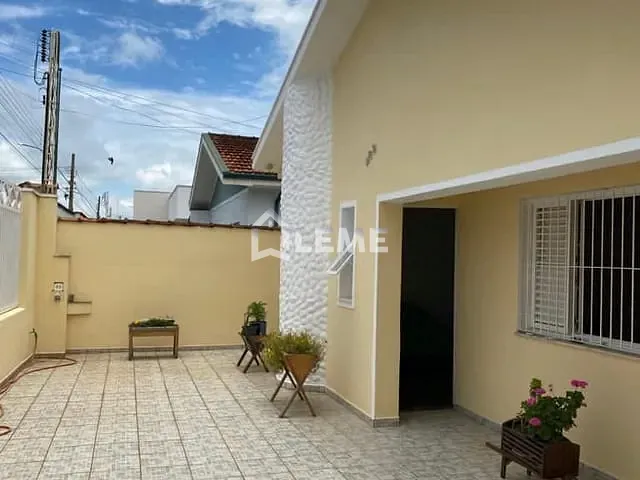 Casa com 320m² 3 quartos e 2 banheiros, à venda, no bairro Jardim São Domingos em Mococa
