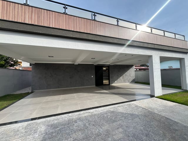 Casa com 420m² 5 quartos e 6 banheiros, à venda, no bairro Ingleses do Rio Vermelho em Florianópolis