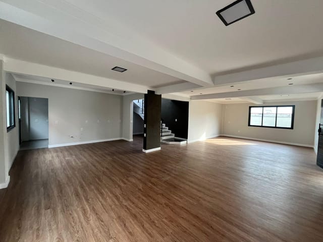 Casa com 420m² 5 quartos e 6 banheiros, à venda, no bairro Ingleses do Rio Vermelho em Florianópolis