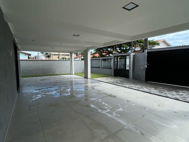 Casa com 420m² 5 quartos e 6 banheiros, à venda, no bairro Ingleses do Rio Vermelho em Florianópolis