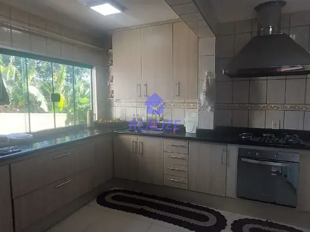 Casa com 260m² 3 quartos e 2 banheiros, à venda, no bairro Jardim Dom Henrique em Botucatu