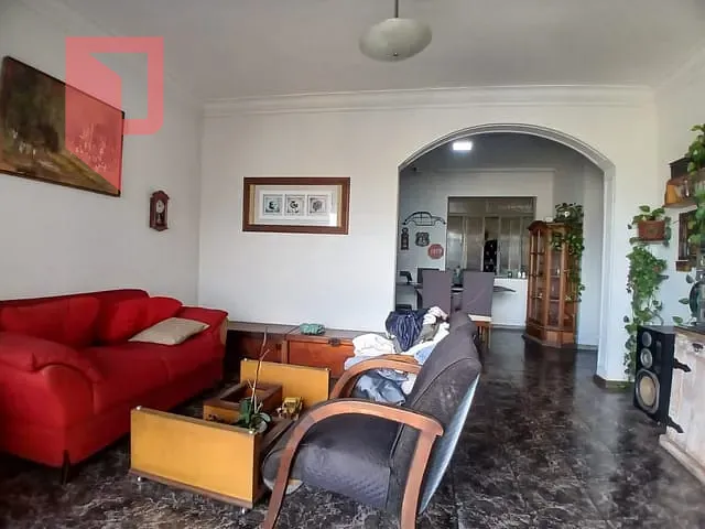 Casa com 360m² 4 quartos e 3 banheiros, à venda, no bairro Caiçaras em Belo Horizonte