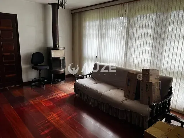 Casa com 180m² 4 quartos e 1 banheiro, à venda, no bairro Portão em Curitiba