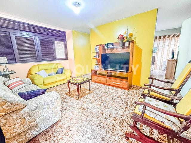 Casa com 239m² 3 quartos e 3 banheiros, à venda, no bairro Jardim Iracema em Fortaleza