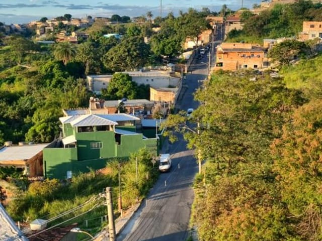 Casa 3 quartos e 2 banheiros, à venda, no bairro Jardim Vitória em Belo Horizonte