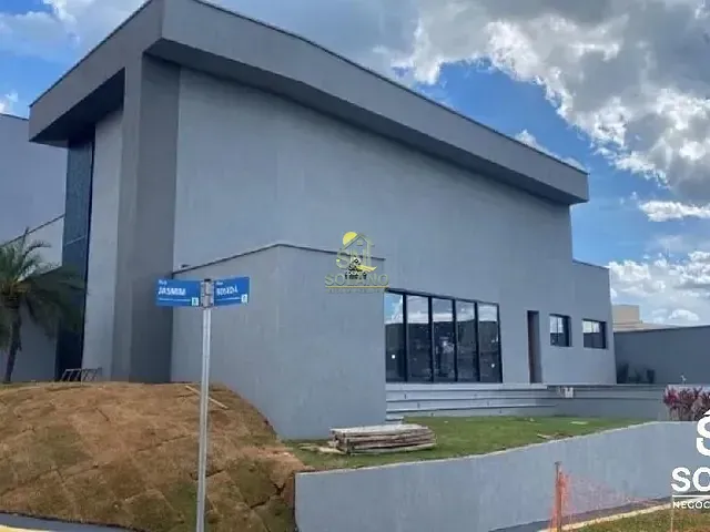Casa com 387m² 4 quartos e 5 banheiros, à venda, no bairro Jardins Capri em Senador Canedo