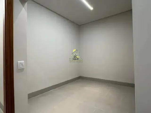 Casa com 387m² 4 quartos e 5 banheiros, à venda, no bairro Jardins Capri em Senador Canedo