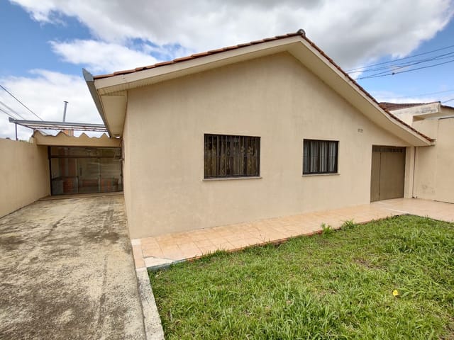 Locação - Casa com 2 quartos, 6 vagas, Área Gourmet, Quintal Amplo, Churrasqueira, 95 m² - Oficinas, Ponta Grossa.