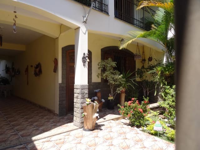 Casa com 240m² 5 quartos e 3 banheiros, à venda, no bairro Democrata em Juiz de Fora