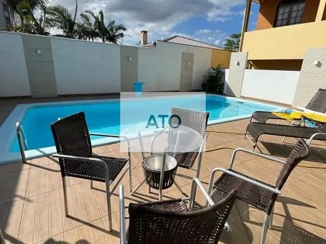 Casa 3 quartos e 3 banheiros, à venda, no bairro centro em Tijucas