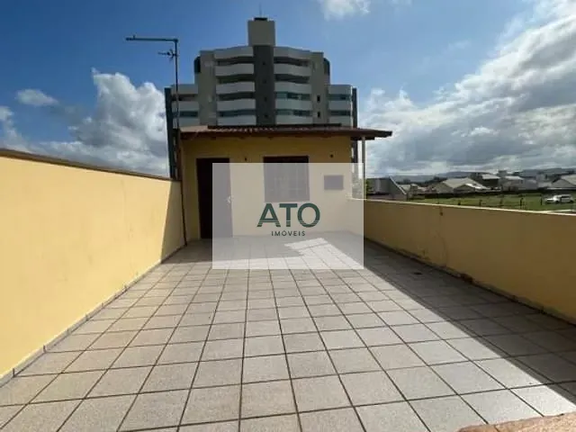 Casa 3 quartos e 3 banheiros, à venda, no bairro centro em Tijucas