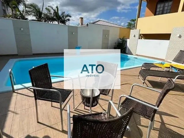 Casa 3 quartos e 3 banheiros, à venda, no bairro centro em Tijucas