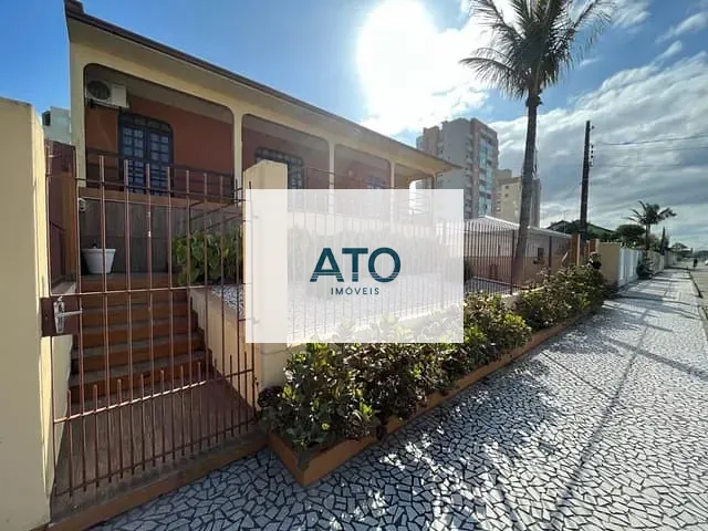 Casa 3 quartos e 3 banheiros, à venda, no bairro centro em Tijucas