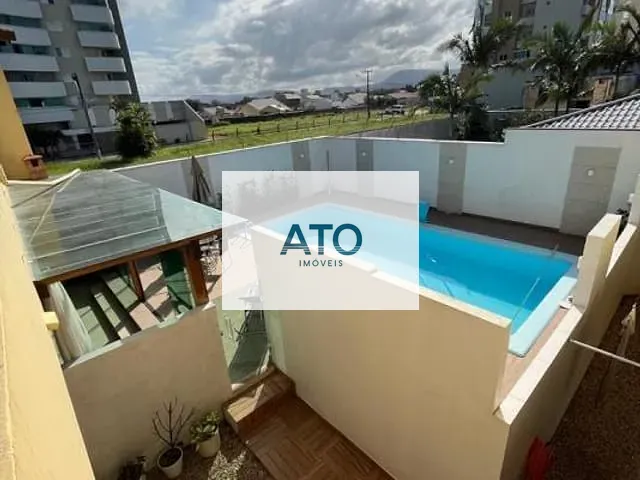 Casa 3 quartos e 3 banheiros, à venda, no bairro centro em Tijucas