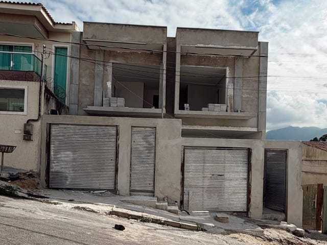Casa com 200m² 3 quartos e 2 banheiros, à venda, no bairro Colina de Laranjeiras em Serra