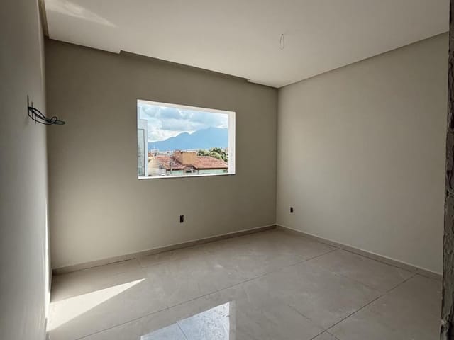 Casa com 200m² 3 quartos e 2 banheiros, à venda, no bairro Colina de Laranjeiras em Serra