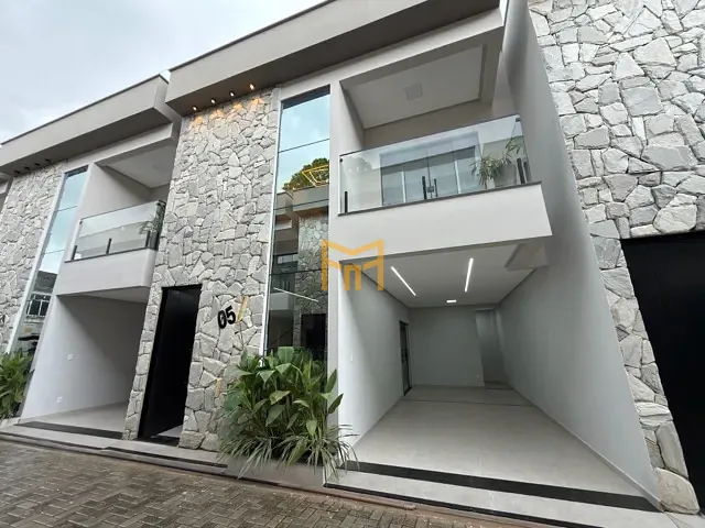 Casa 3 quartos e 4 banheiros, para alugar, no bairro Parque Verde em Belém