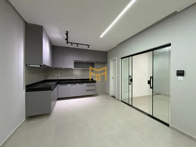 Casa 3 quartos e 4 banheiros, para alugar, no bairro Parque Verde em Belém