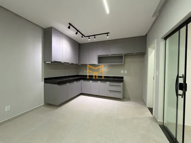 Casa 3 quartos e 4 banheiros, para alugar, no bairro Parque Verde em Belém