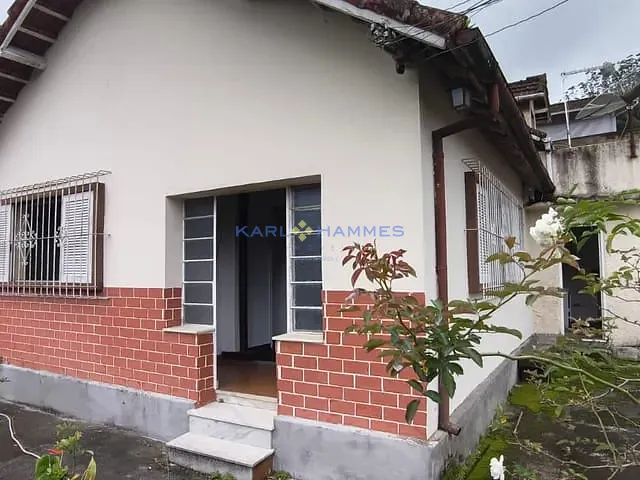 Casa 2 quartos e 2 banheiros, à venda, no bairro Castrioto em Petrópolis
