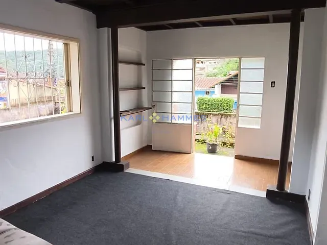 Casa 2 quartos e 2 banheiros, à venda, no bairro Castrioto em Petrópolis