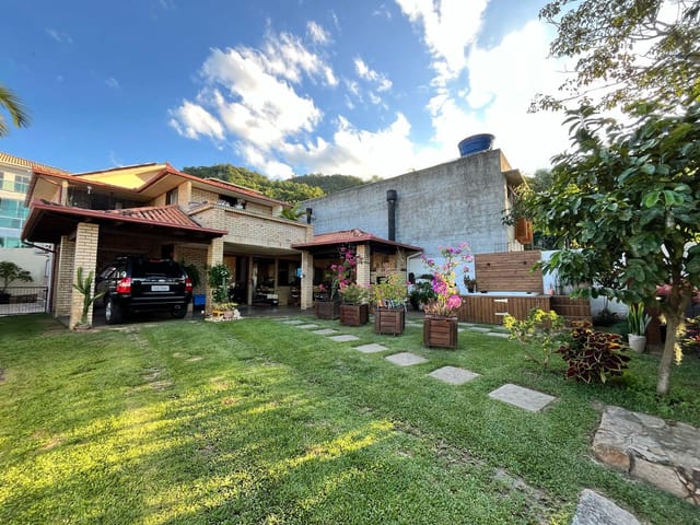Casa com 350m² 3 quartos e 3 banheiros, à venda, no bairro Ingleses do Rio Vermelho em Florianópolis