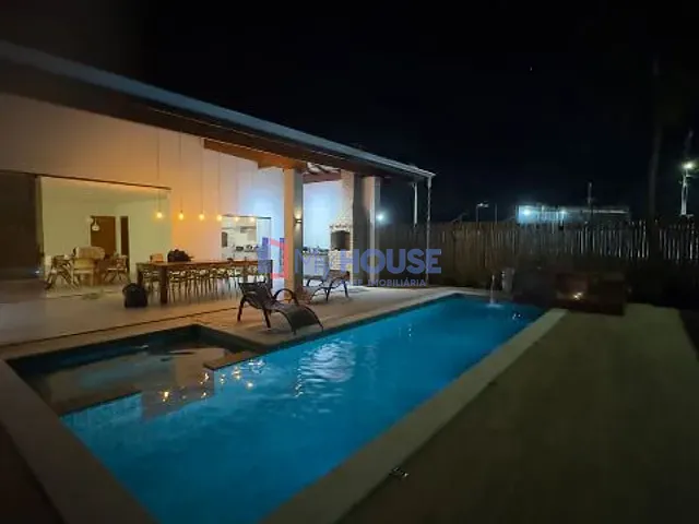 Casa com 450m² 4 quartos e 6 banheiros, à venda, no bairro Olivença em Ilhéus