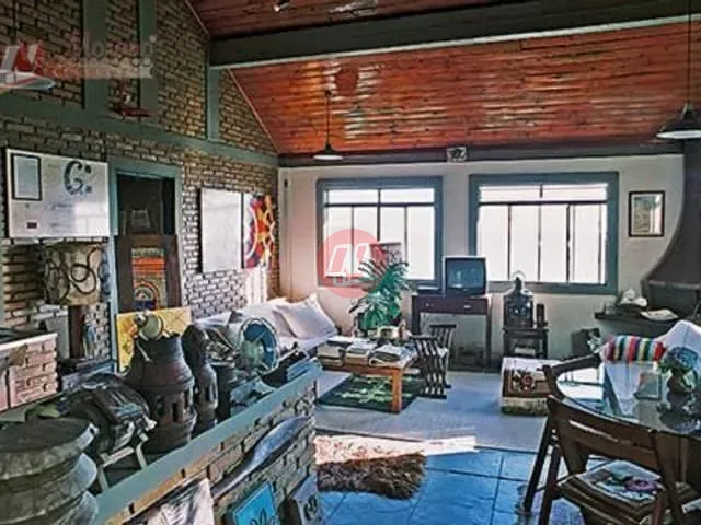 Casa com 515m² 3 quartos e 3 banheiros, à venda, no bairro Tristeza em Porto Alegre
