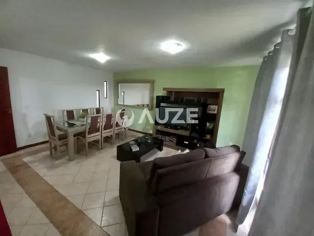 Casa com 180m² 4 quartos e 4 banheiros, à venda, no bairro Xaxim em Curitiba