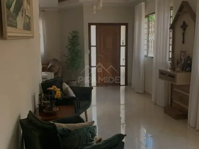Casa com 250m² 4 quartos e 1 banheiro, à venda, no bairro Jardim das Hortênsias em Poços de Caldas