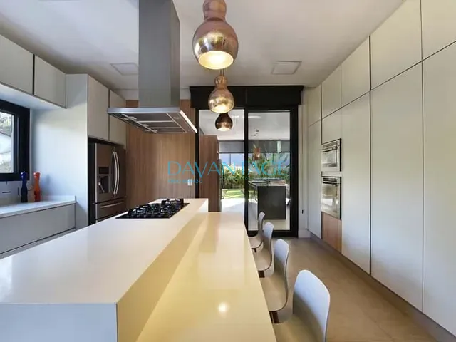 Casa com 1689m² 4 quartos e 8 banheiros, à venda, no bairro Residencial Tamboré em Barueri