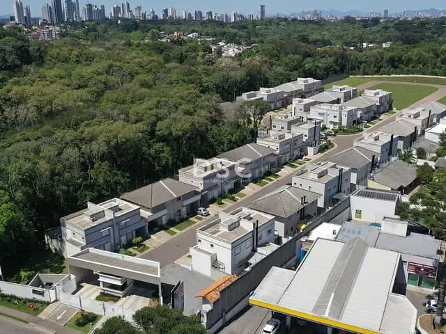 Casa com 566m² 3 quartos e 1 banheiro, à venda, no bairro Campo Comprido em Curitiba