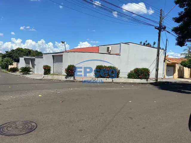 Casa com 350m² 4 quartos e 5 banheiros, à venda, no bairro Jardim São Tomás em Londrina