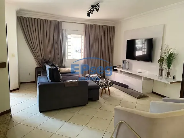 Casa com 350m² 4 quartos e 5 banheiros, à venda, no bairro Jardim São Tomás em Londrina