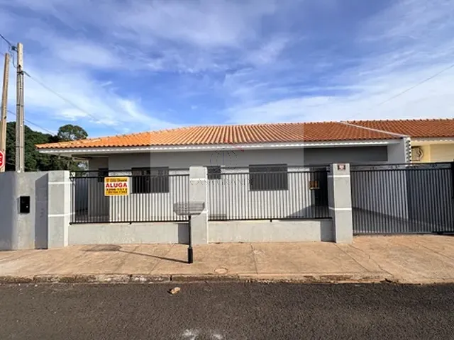Casa 3 quartos e 2 banheiros, para alugar, no bairro Manoel Müller em Rolândia