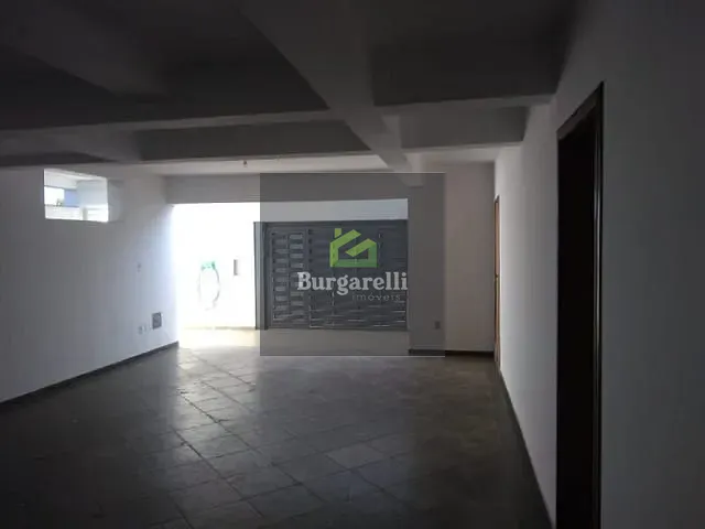 Casa 4 quartos e 3 banheiros, para alugar, no bairro Jardim Europa em Lavras
