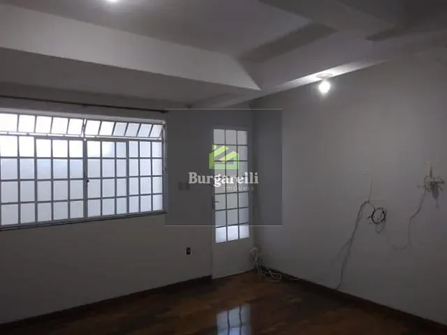 Casa 4 quartos e 3 banheiros, para alugar, no bairro Jardim Europa em Lavras