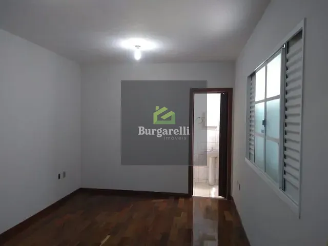 Casa 4 quartos e 3 banheiros, para alugar, no bairro Jardim Europa em Lavras
