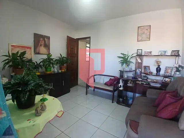 Casa com 324m² 4 quartos e 3 banheiros, à venda, no bairro Caiçaras em Belo Horizonte