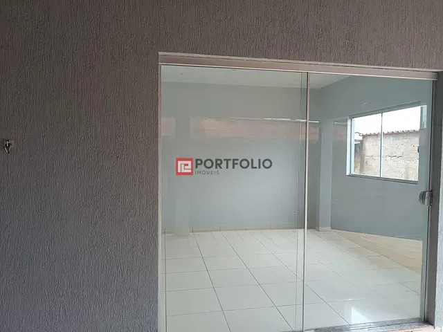 Casa 3 quartos e 1 banheiro, à venda, no bairro Residencial Village Garavelo em Aparecida de Goiânia