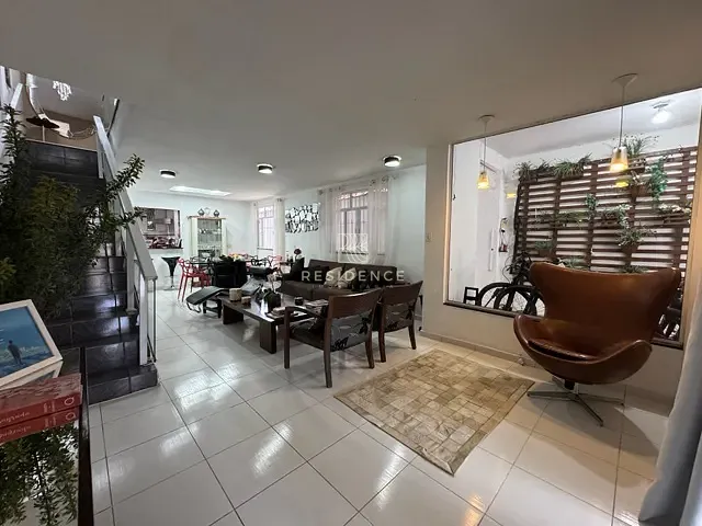 Casa 4 quartos e 3 banheiros, à venda, no bairro Colônia Santo Antônio em Barra Mansa