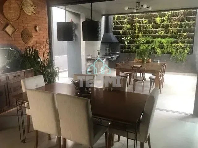 Casa com 300m² 2 quartos e 4 banheiros, à venda ou para alugar, no bairro Parque Senhor do Bonfim em Taubaté