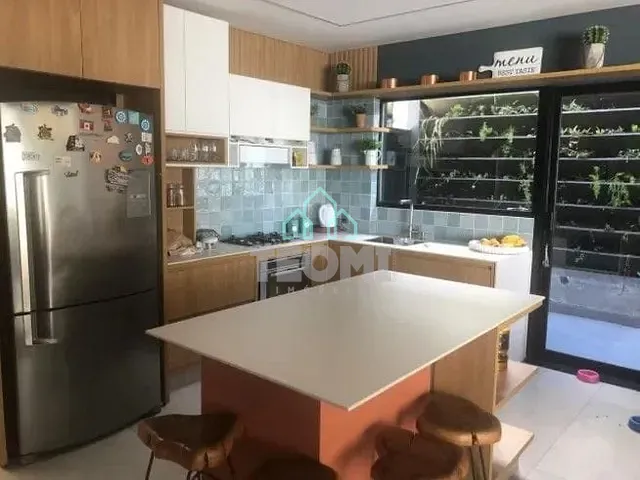 Casa com 300m² 2 quartos e 4 banheiros, à venda ou para alugar, no bairro Parque Senhor do Bonfim em Taubaté