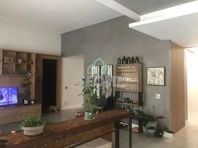 Casa com 300m² 2 quartos e 4 banheiros, à venda ou para alugar, no bairro Parque Senhor do Bonfim em Taubaté