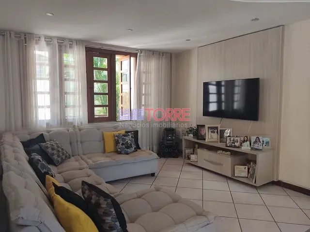 Casa 4 quartos e 6 banheiros, à venda, no bairro Castália em Itabuna