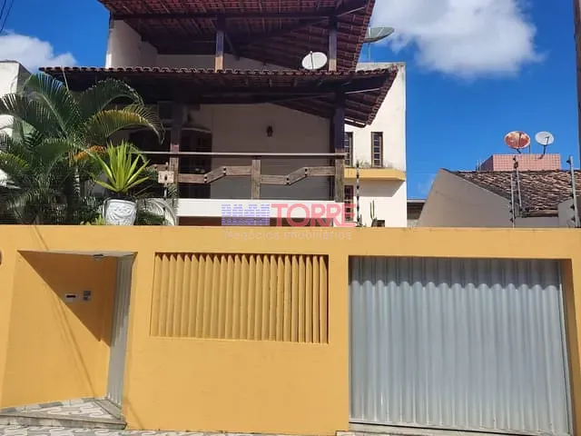 Casa 4 quartos e 6 banheiros, à venda, no bairro Castália em Itabuna