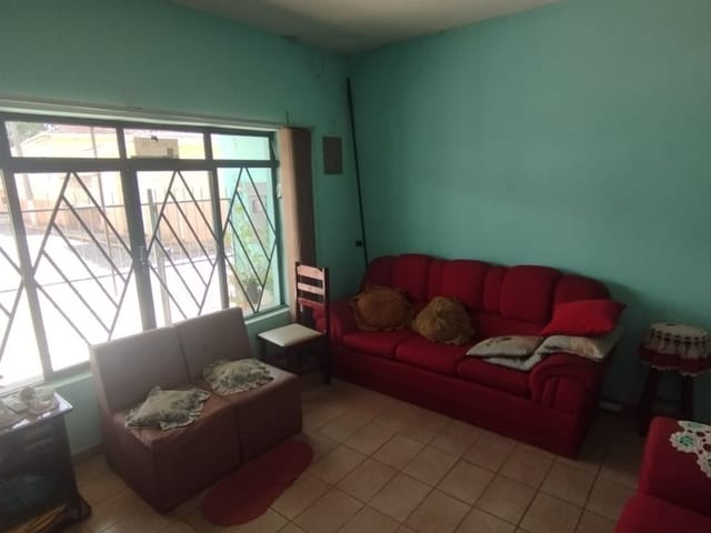 Casa com 195m², à venda, no bairro Centro em Córrego do Bom Jesus