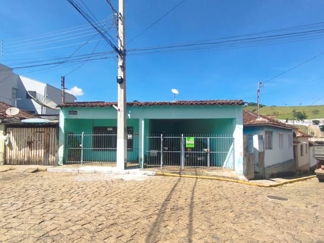 Casa com 195m², à venda, no bairro Centro em Córrego do Bom Jesus
